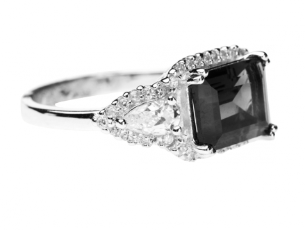 emerald green ring
