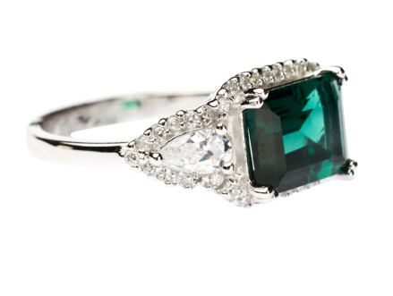 emerald green ring